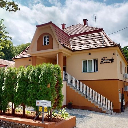 Family Apartman Мисколк Екстериор снимка