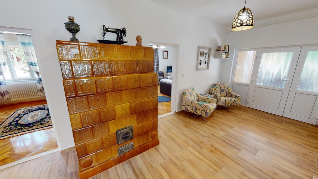Family Apartman Мисколк Екстериор снимка
