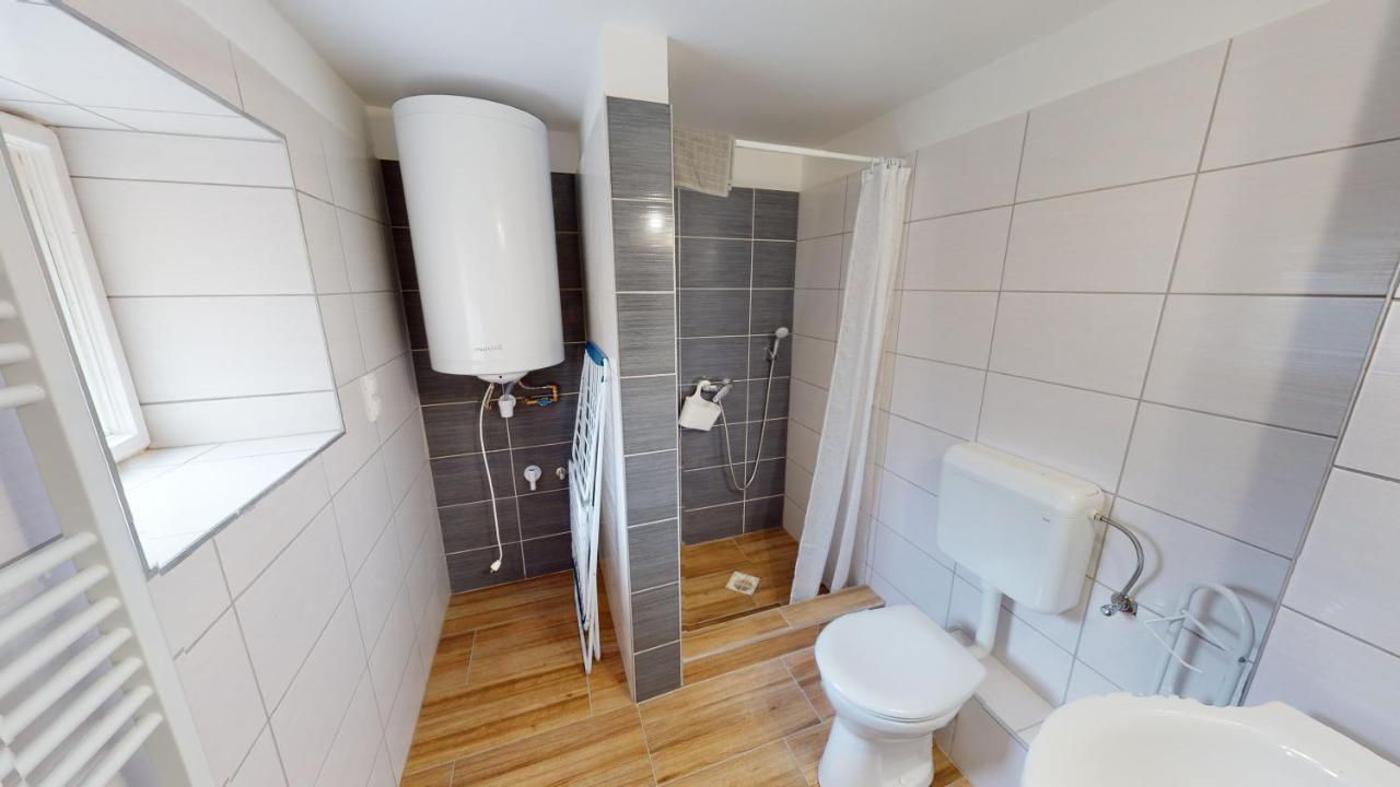 Family Apartman Мисколк Екстериор снимка