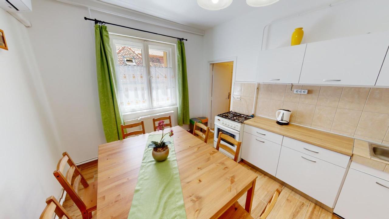 Family Apartman Мисколк Екстериор снимка