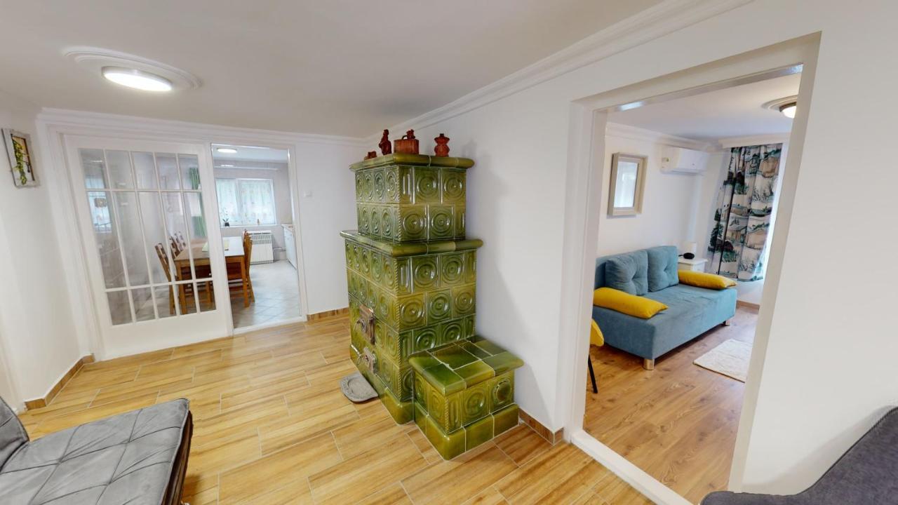Family Apartman Мисколк Екстериор снимка