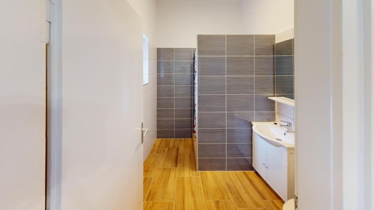 Family Apartman Мисколк Екстериор снимка