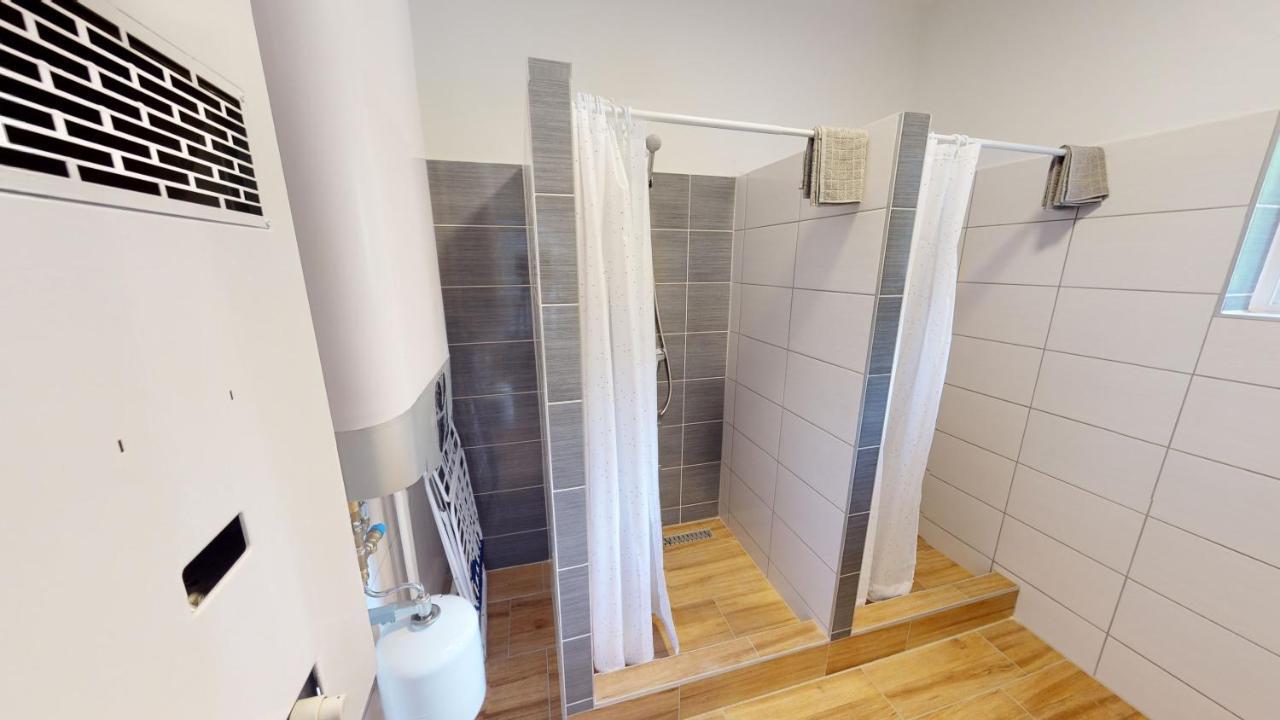 Family Apartman Мисколк Екстериор снимка