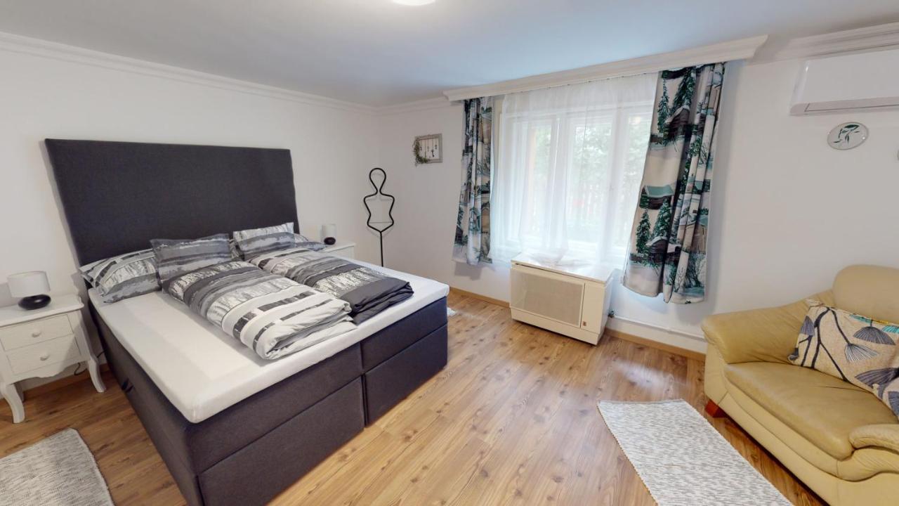 Family Apartman Мисколк Екстериор снимка