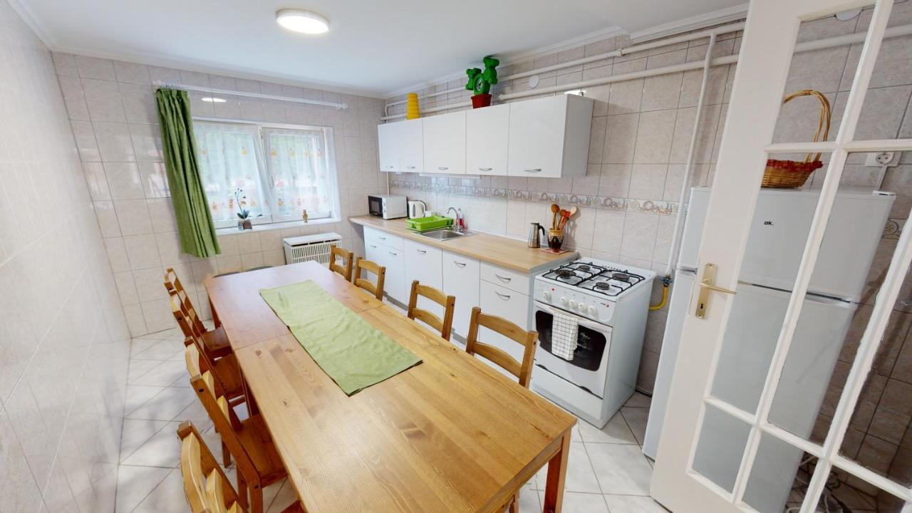 Family Apartman Мисколк Екстериор снимка