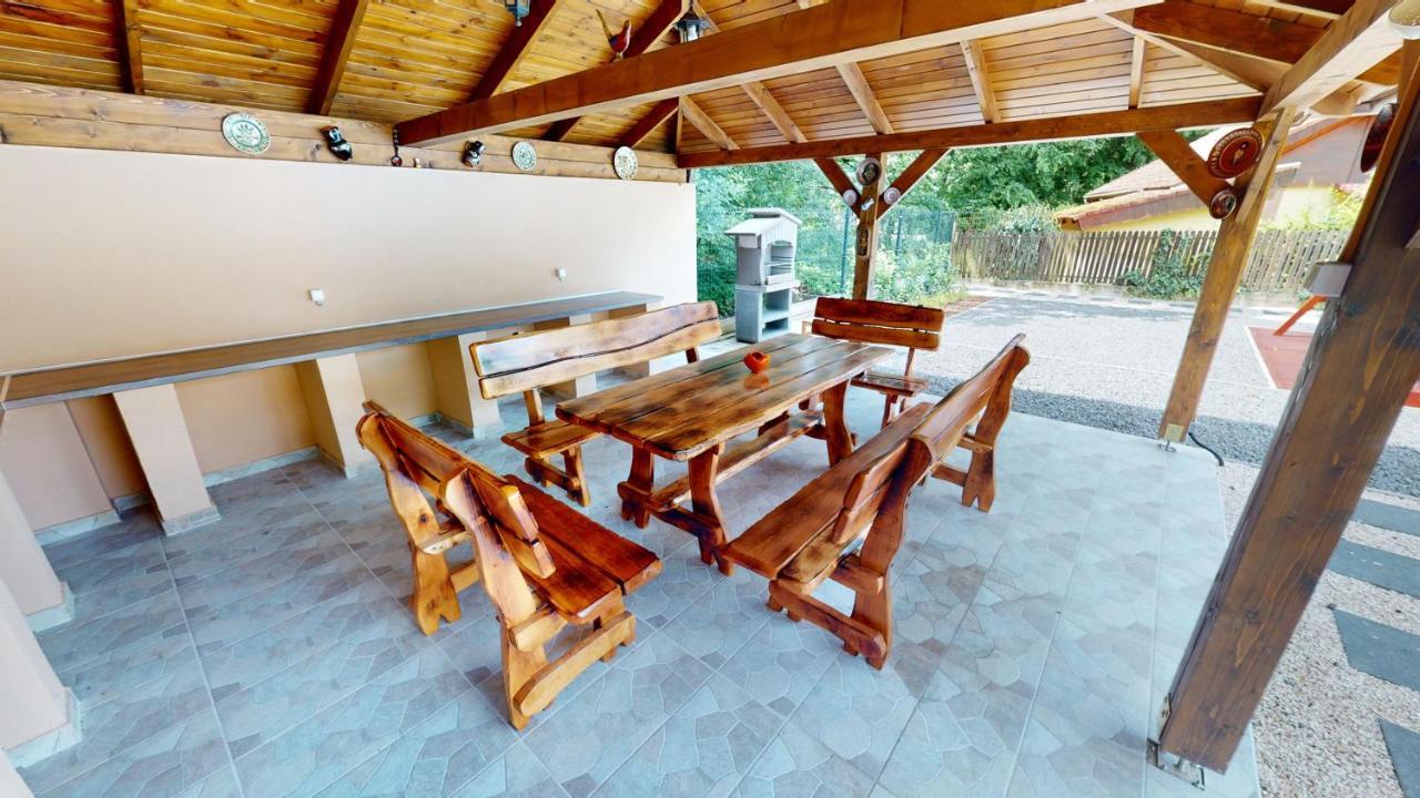 Family Apartman Мисколк Екстериор снимка