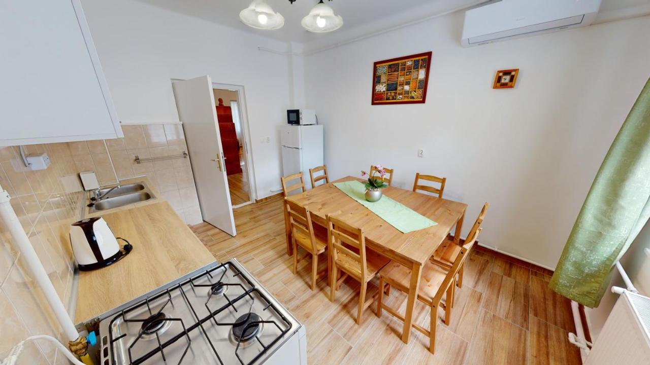 Family Apartman Мисколк Екстериор снимка