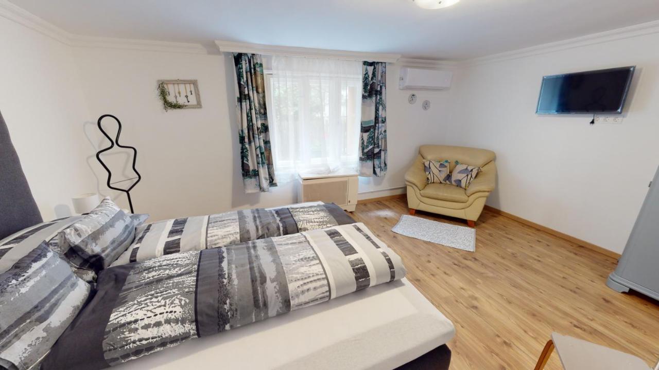 Family Apartman Мисколк Екстериор снимка