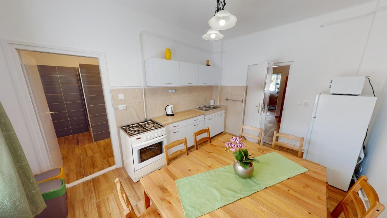 Family Apartman Мисколк Екстериор снимка