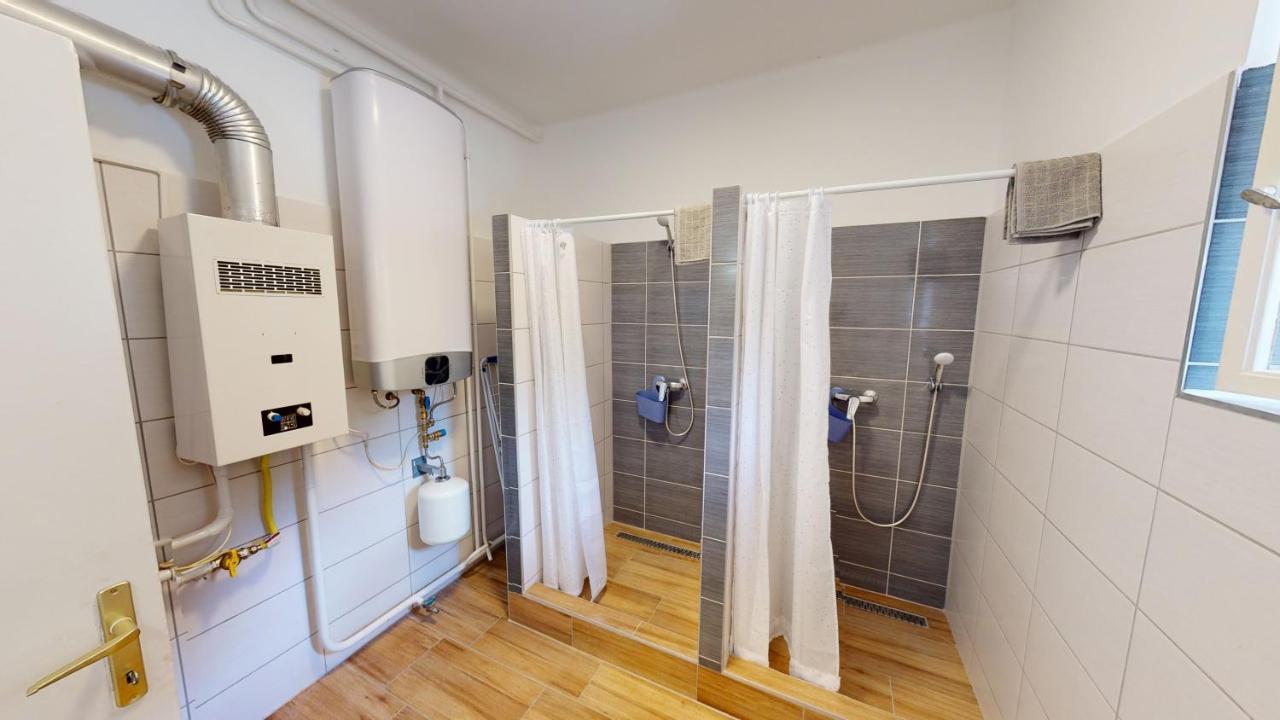 Family Apartman Мисколк Екстериор снимка